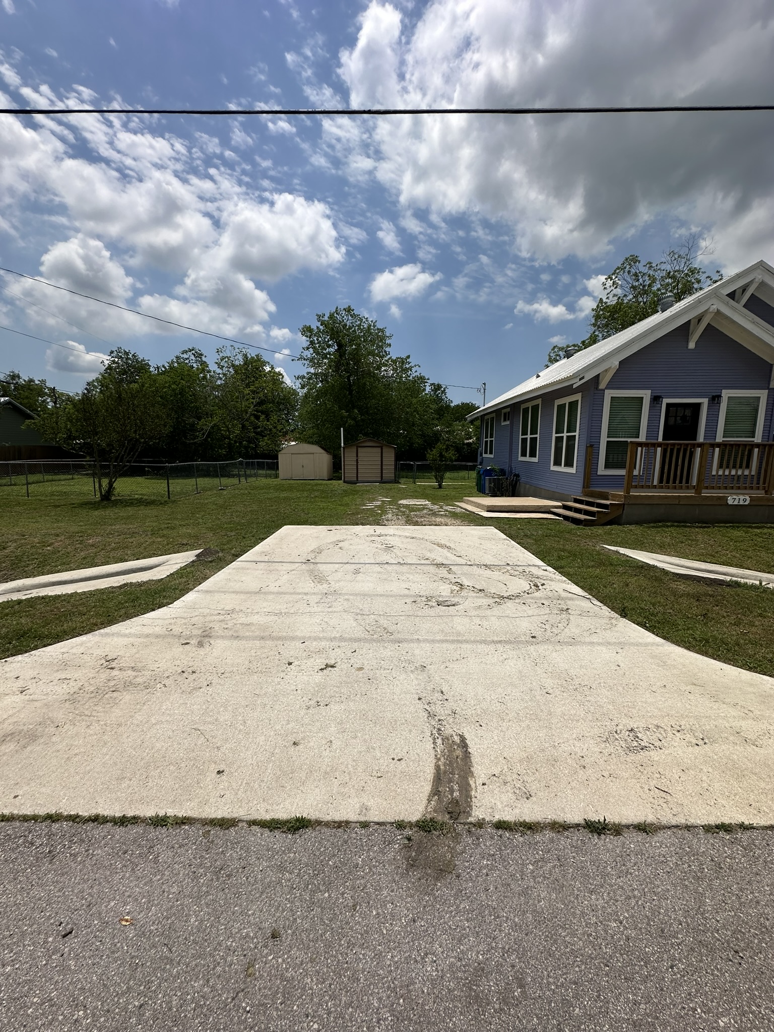 719 West 3rd Street Taylor, TX 76574 - Photo 31 of 31 Paved driveway