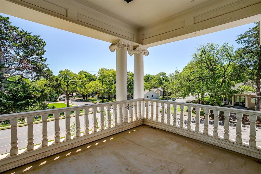 708 South Waco Street Weatherford, TX 76086 - Photo 5 of 35 a view of a porch