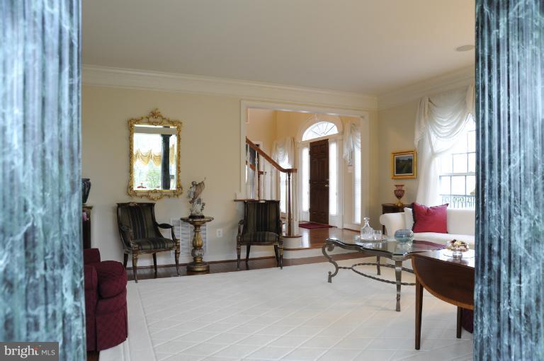 7709 Brink Road Gaithersburg, MD 20882 - Photo 24 of 30 Living Room