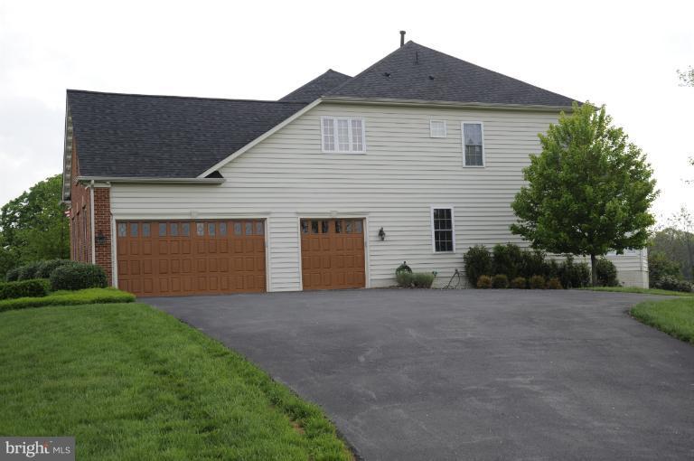 7709 Brink Road Gaithersburg, MD 20882 - Photo 25 of 30 Garage