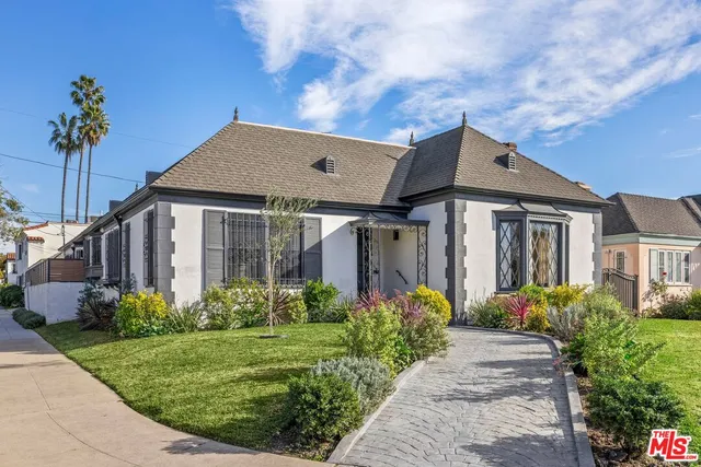 $10,995 | 200 South Formosa Avenue, Los Angeles, CA 90036