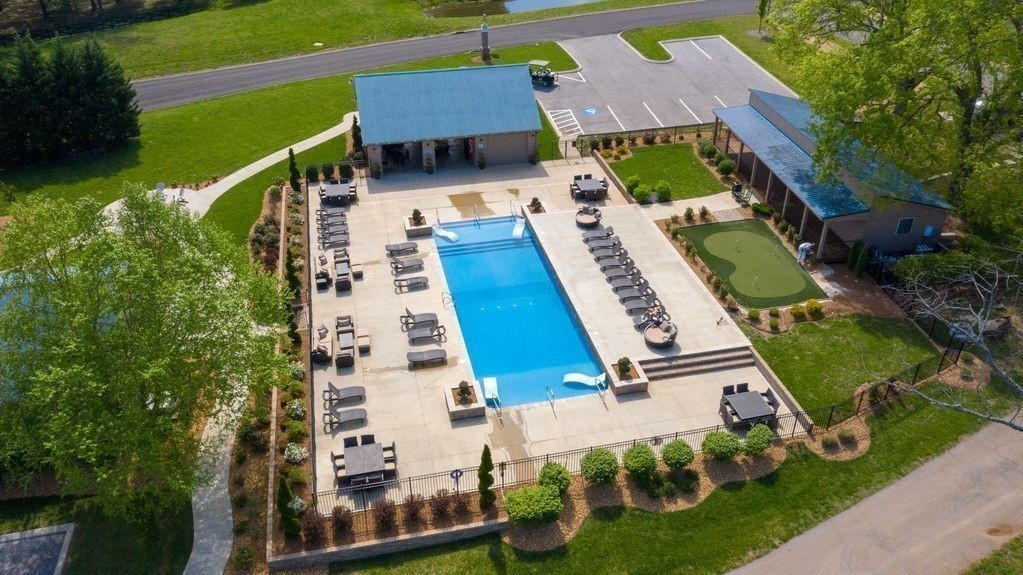 17 ANDERTON Drive Winchester, TN 37398 - Photo 35 of 42 an aerial view of a house