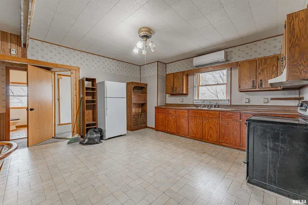 $75,000 | 988 West Forsyth Road, Decatur, IL 62526