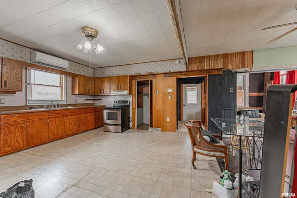 $75,000 | 988 West Forsyth Road, Decatur, IL 62526