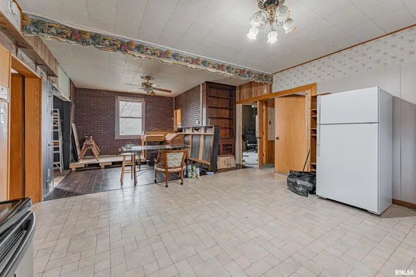$75,000 | 988 West Forsyth Road, Decatur, IL 62526