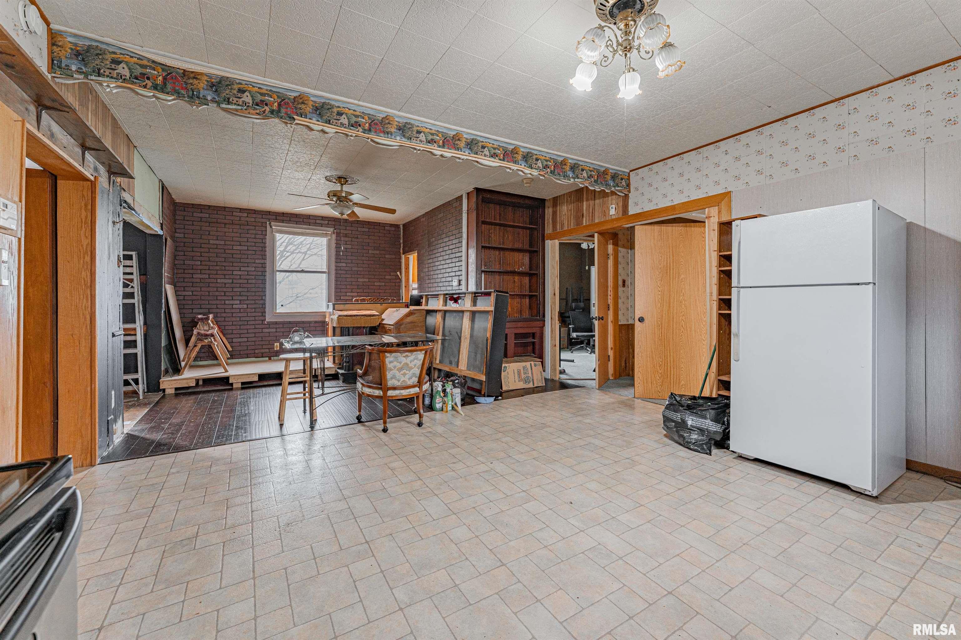988 West Forsyth Road Decatur, IL 62526 - Photo 9 of 22