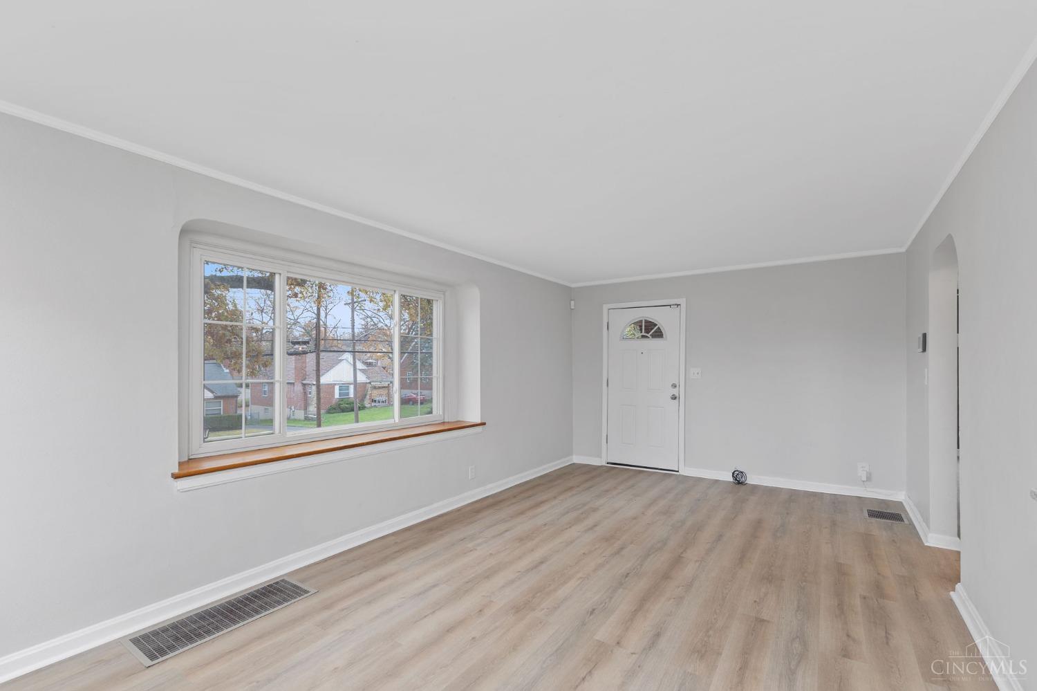 5541 Vogel Road Cincinnati, OH 45239 - Photo 11 of 36