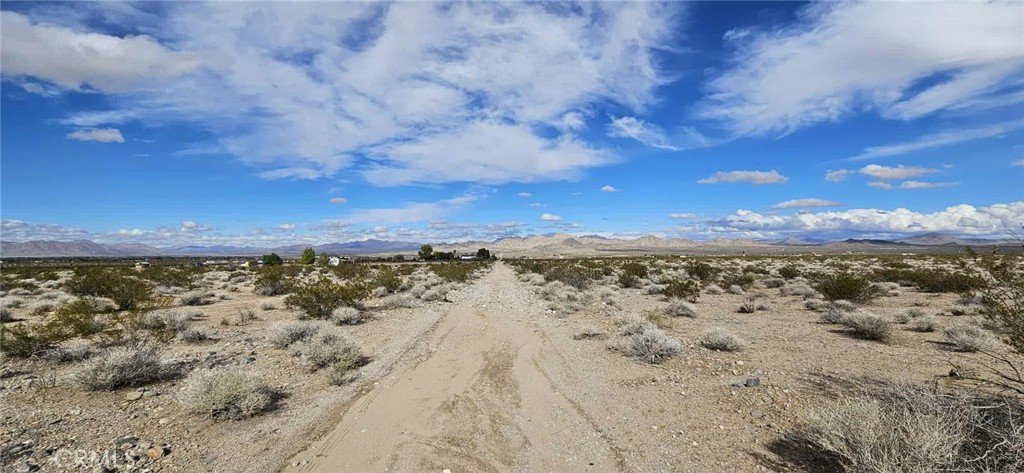 800 Donaldson Road Lucerne Valley, CA 92356 - Photo 5 of 8 a view of beach and city