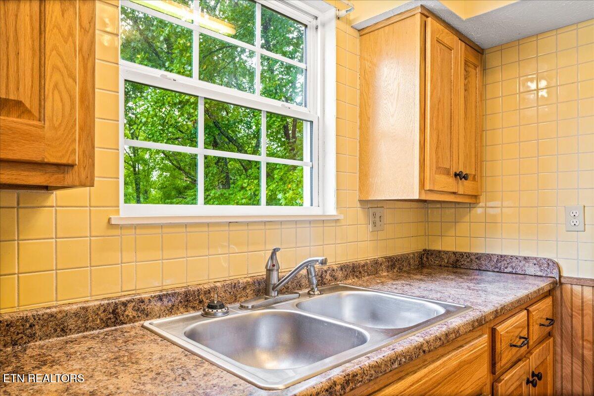 810 South 17th Street La Follette, TN 37766 - Photo 27 of 35 10-17th st