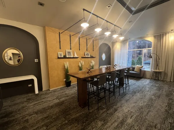 $2,067 | 426 West Belmont Avenue, Unit 1001, Chicago, IL 60657