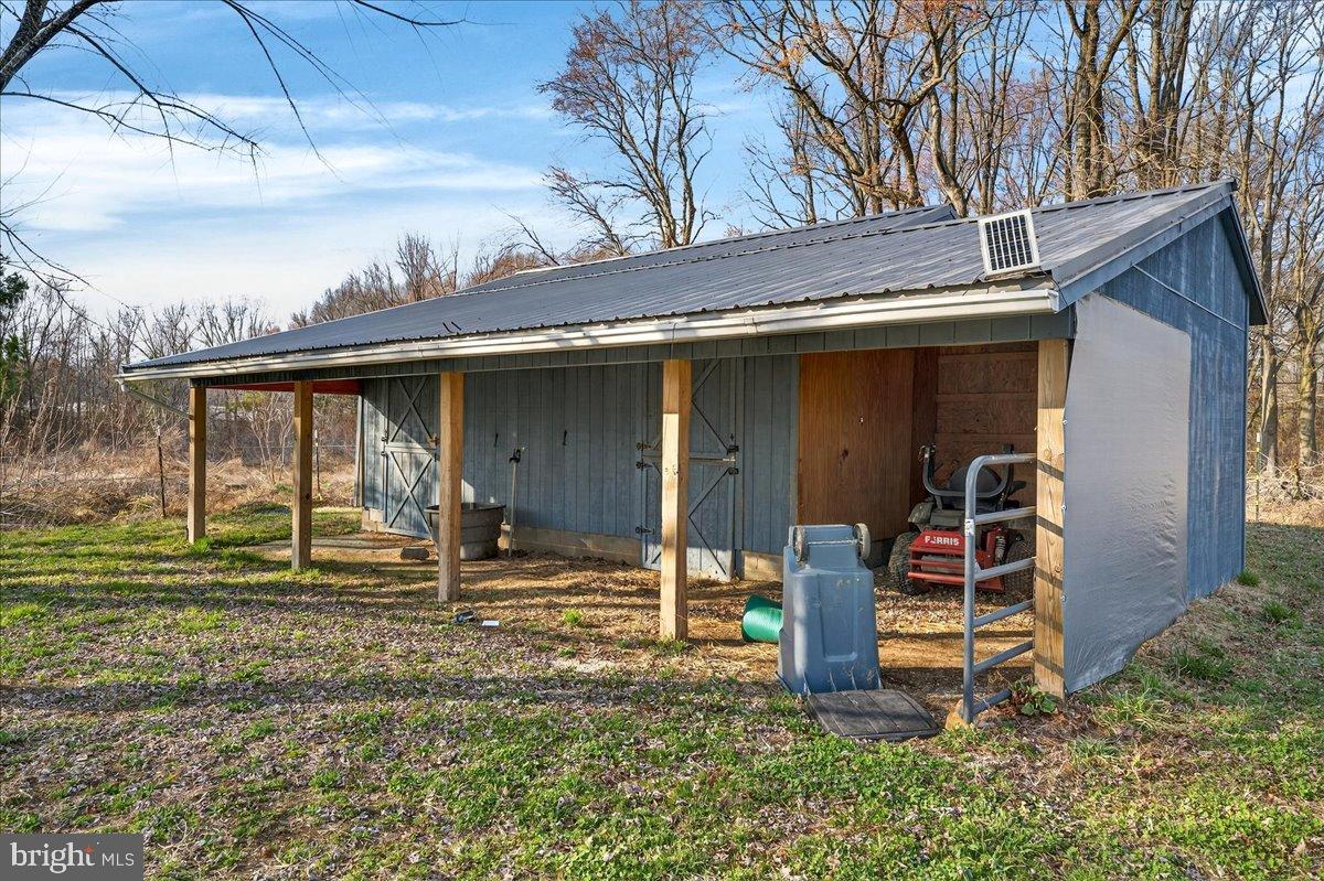 2505 West Denneys Road Dover, DE 19904 - Photo 60 of 68 2 stall horse barn with run-in.