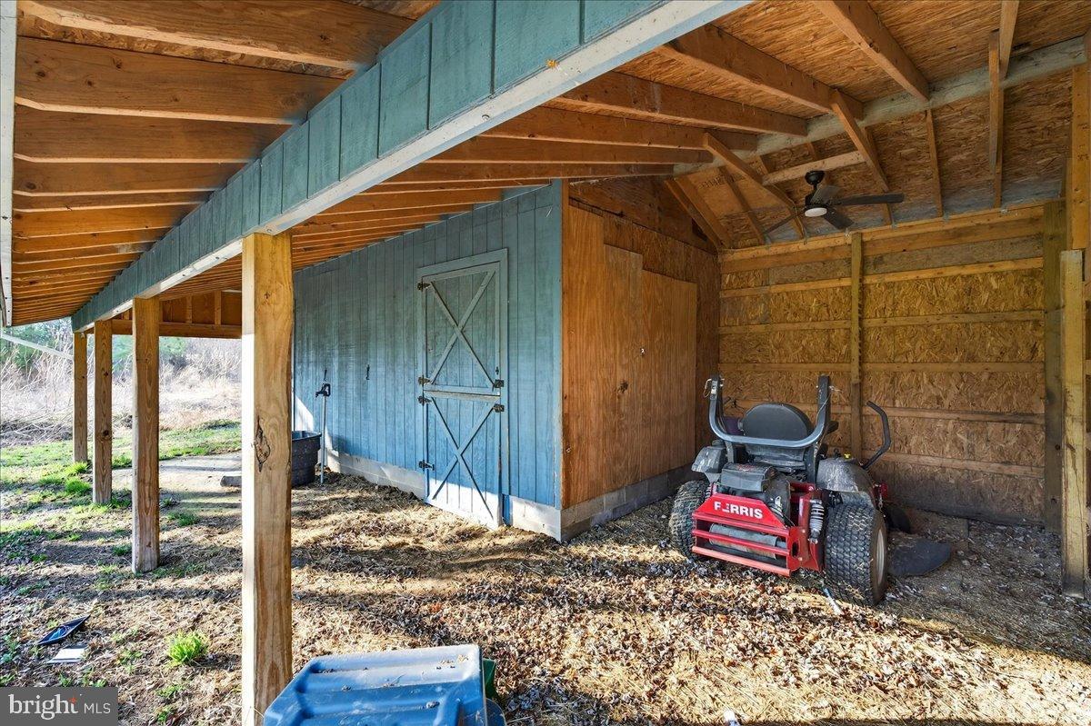 2505 West Denneys Road Dover, DE 19904 - Photo 62 of 68 2 stall horse barn with run-in.