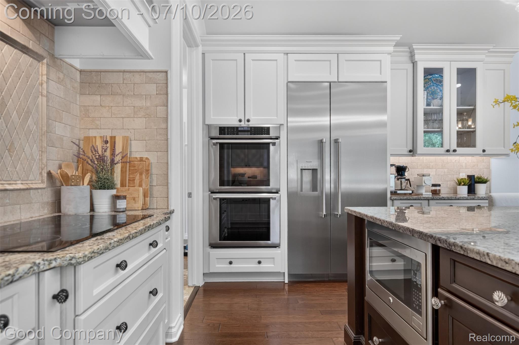 1946 Acorn Glen Rochester, MI 48306 - Photo 13 of 71 PROFESSIONAL APPLIANCES IN KITCHEN