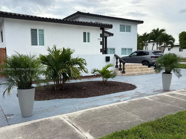 $939,000 | 1900 Southwest 83rd Avenue, Miami, FL 33155