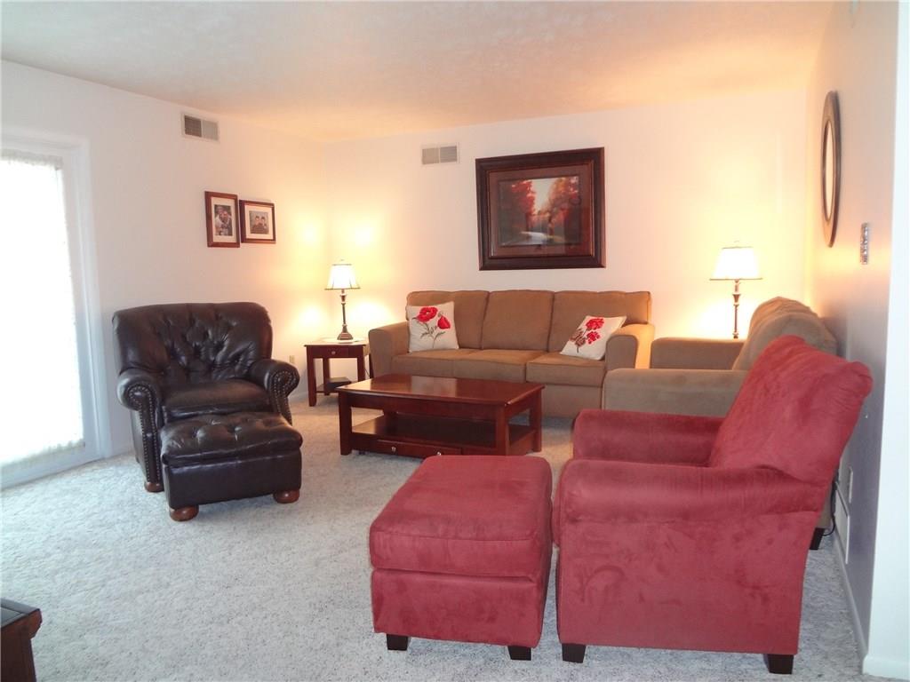 2303 Wigwam Road Aliquippa, PA 15001 - Photo 5 of 21 Living Room