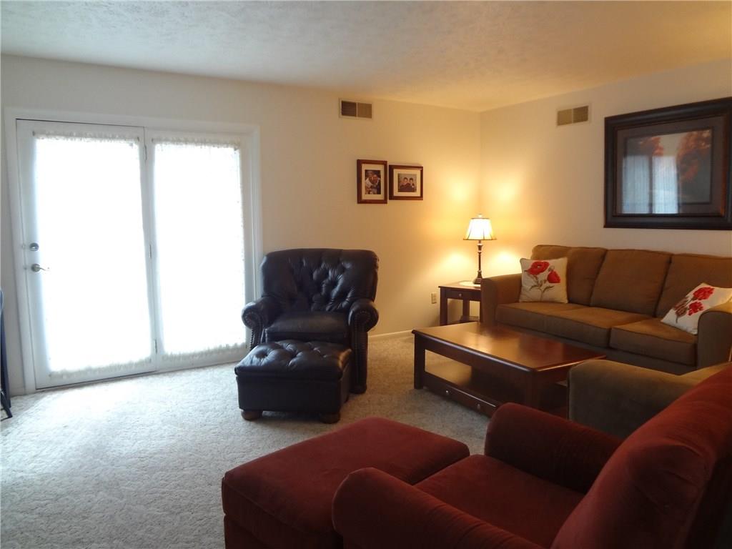 2303 Wigwam Road Aliquippa, PA 15001 - Photo 6 of 21 Living Room