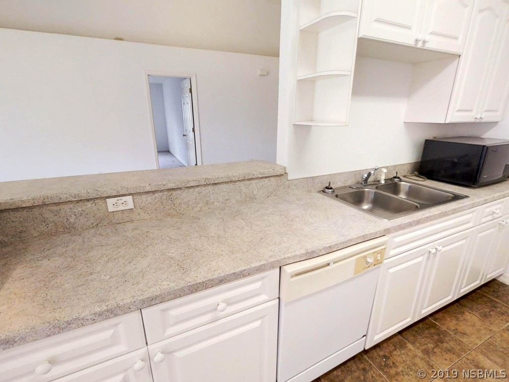 1023 Ruth Drive Edgewater, FL 32132 - Photo 11 of 38 Gallery Image 11