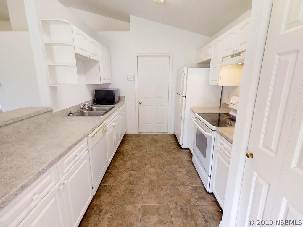 1023 Ruth Drive Edgewater, FL 32132 - Photo 8 of 38 Gallery Image 8