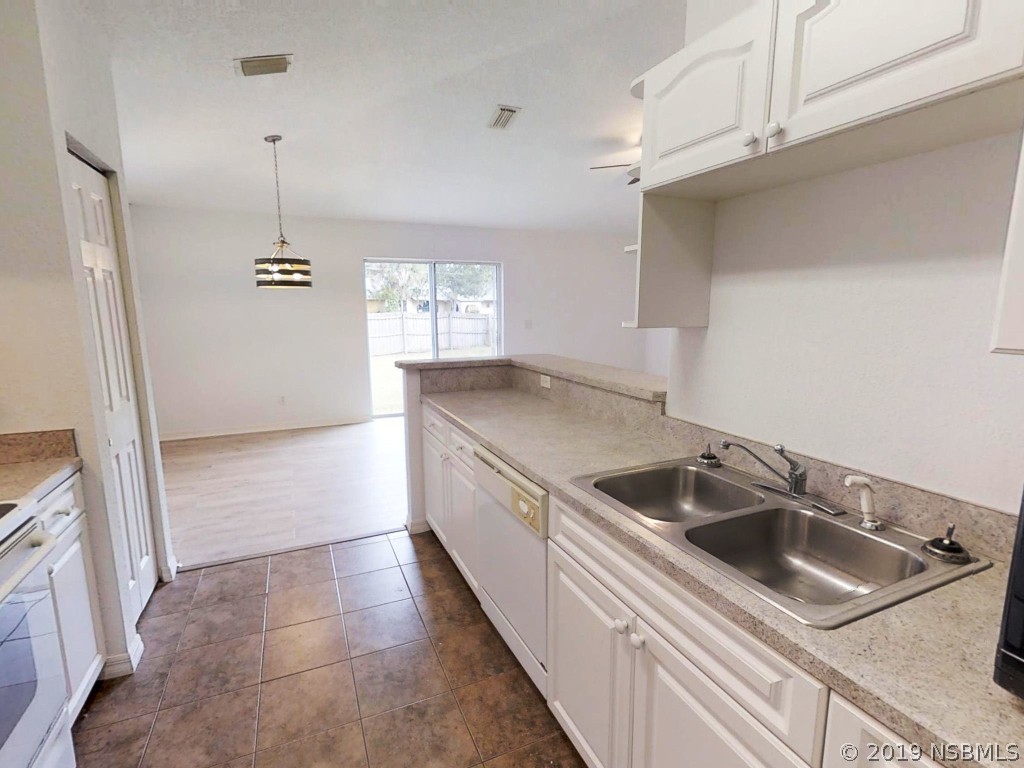 1023 Ruth Drive Edgewater, FL 32132 - Photo 9 of 38 Gallery Image 9