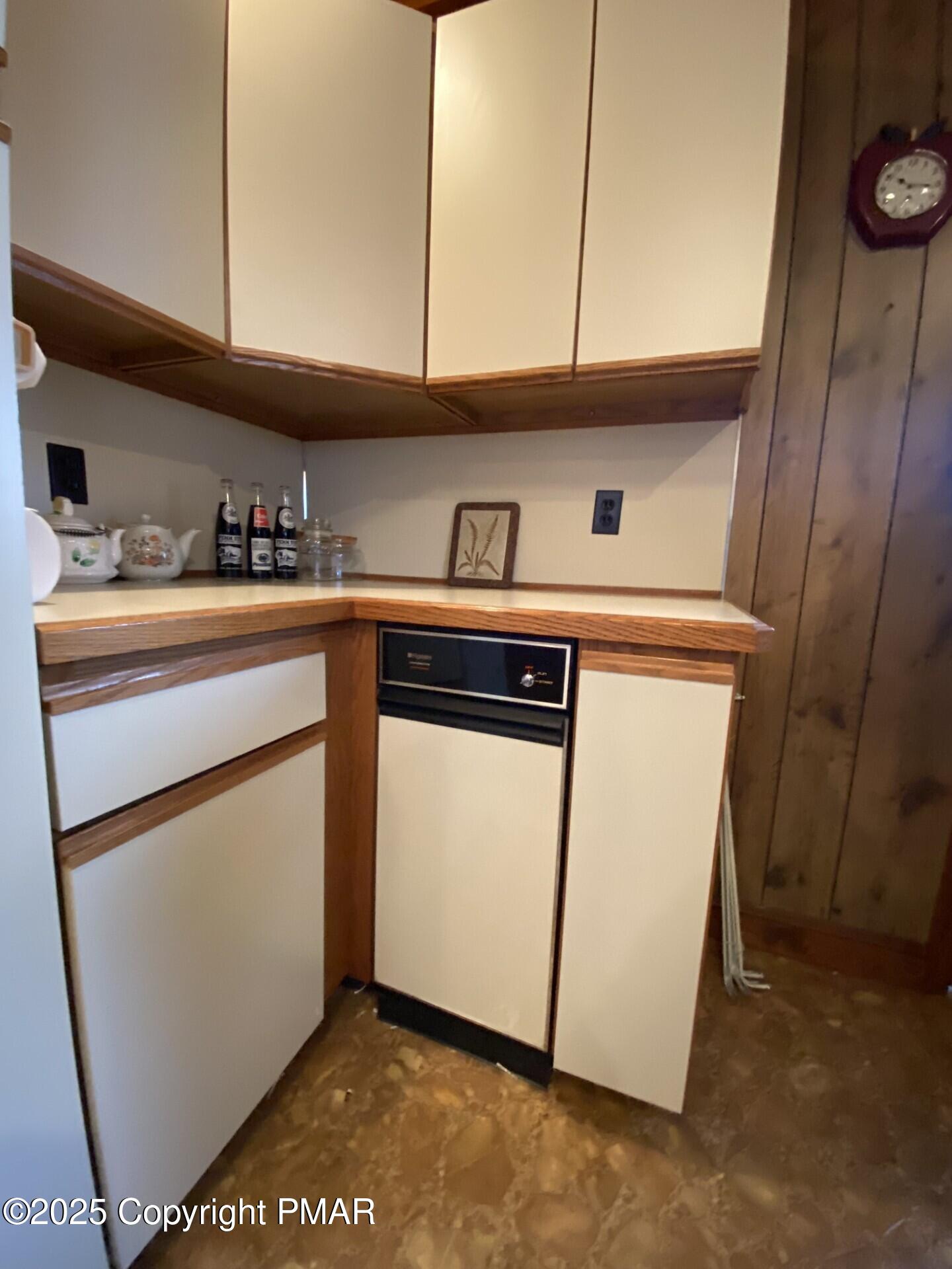 1 West Ridge Street Coaldale, PA 18218 - Photo 36 of 78 a utility room with dryer and washer