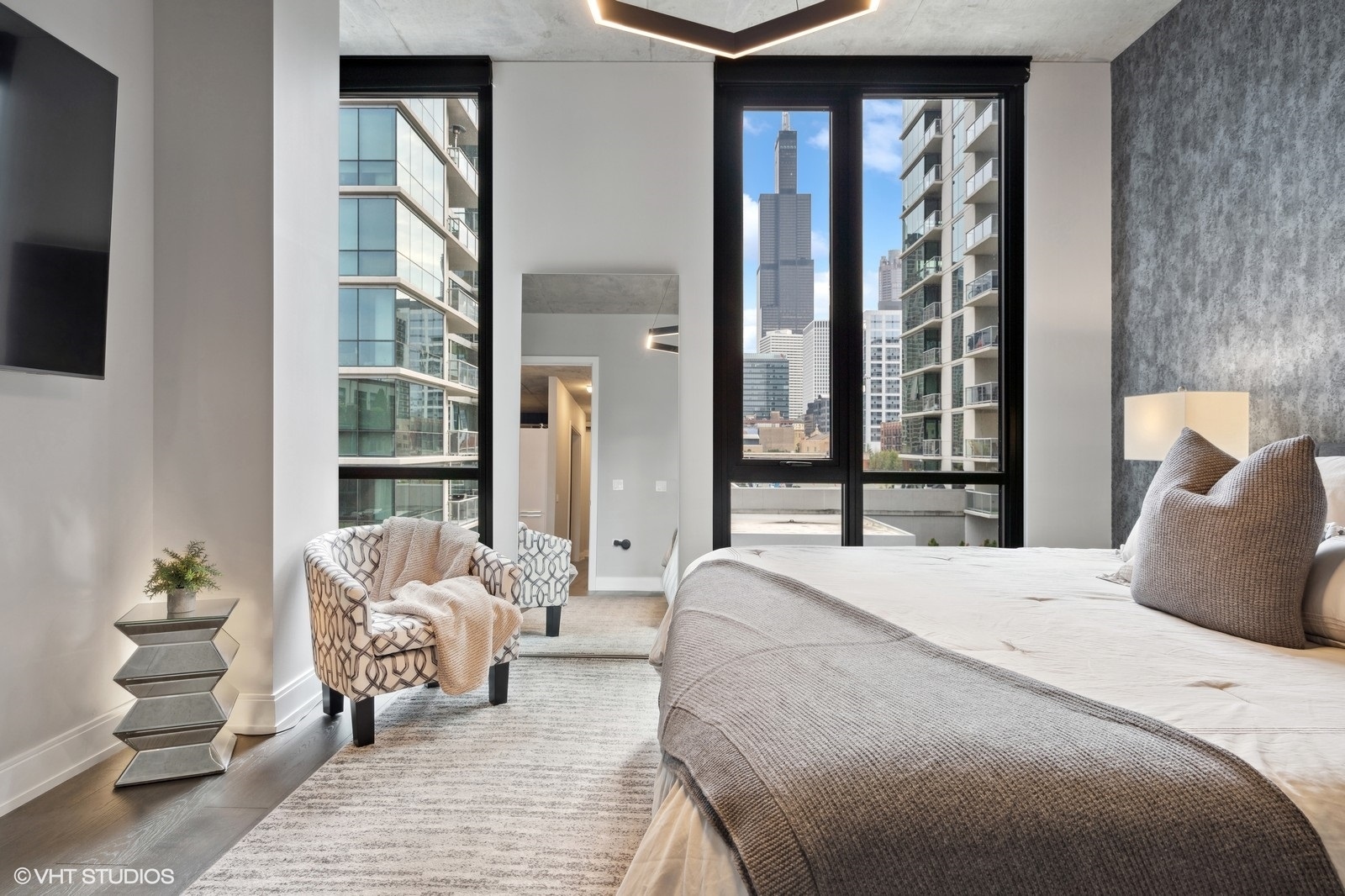 111 South Peoria Street, Unit 404 Chicago, IL 60607 - Photo 19 of 37 a bedroom with a bed and a potted plant