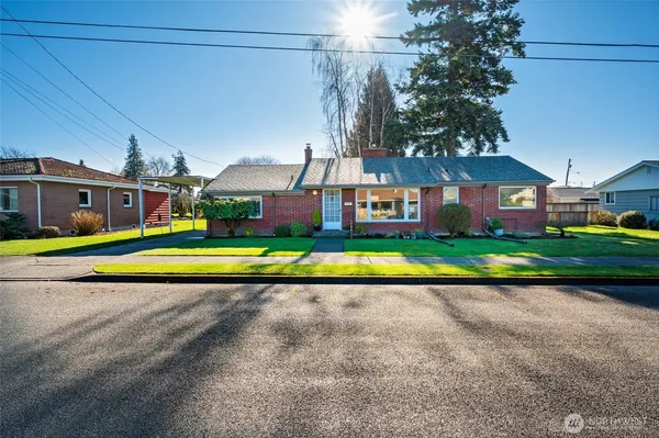 $525,000 | 1704 Rainier Street, Sumner, WA 98390