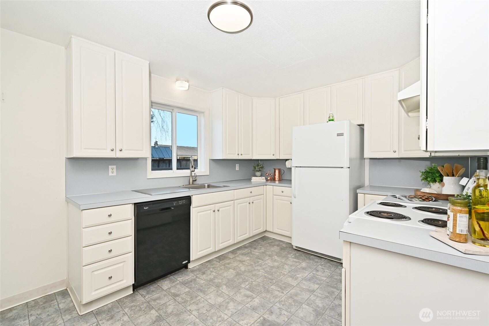 1704 Rainier Street Sumner, WA 98390 - Photo 8 of 40