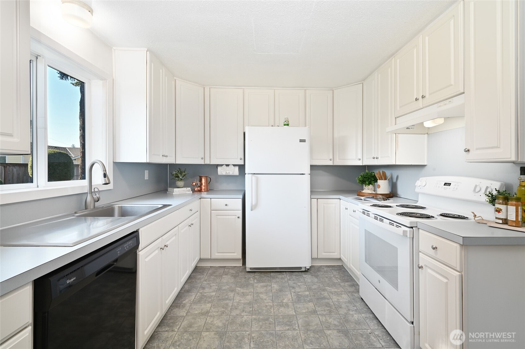 1704 Rainier Street Sumner, WA 98390 - Photo 9 of 40