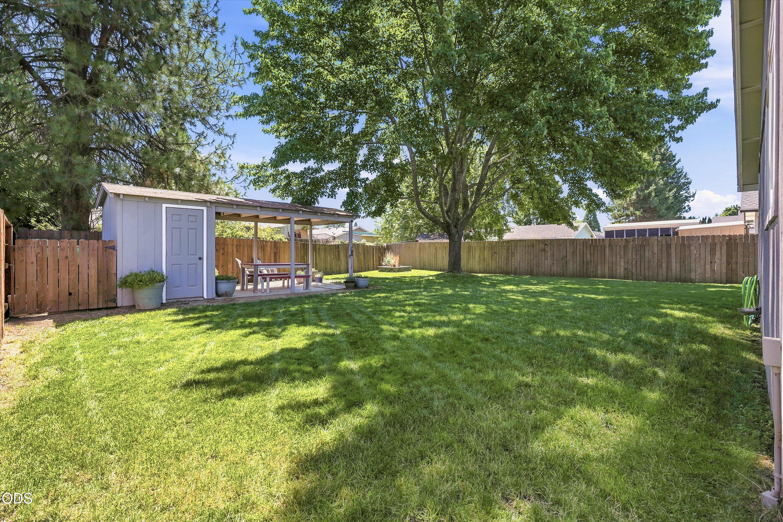 629 Glenn Way Central Point, OR 97502 - Photo 28 of 30