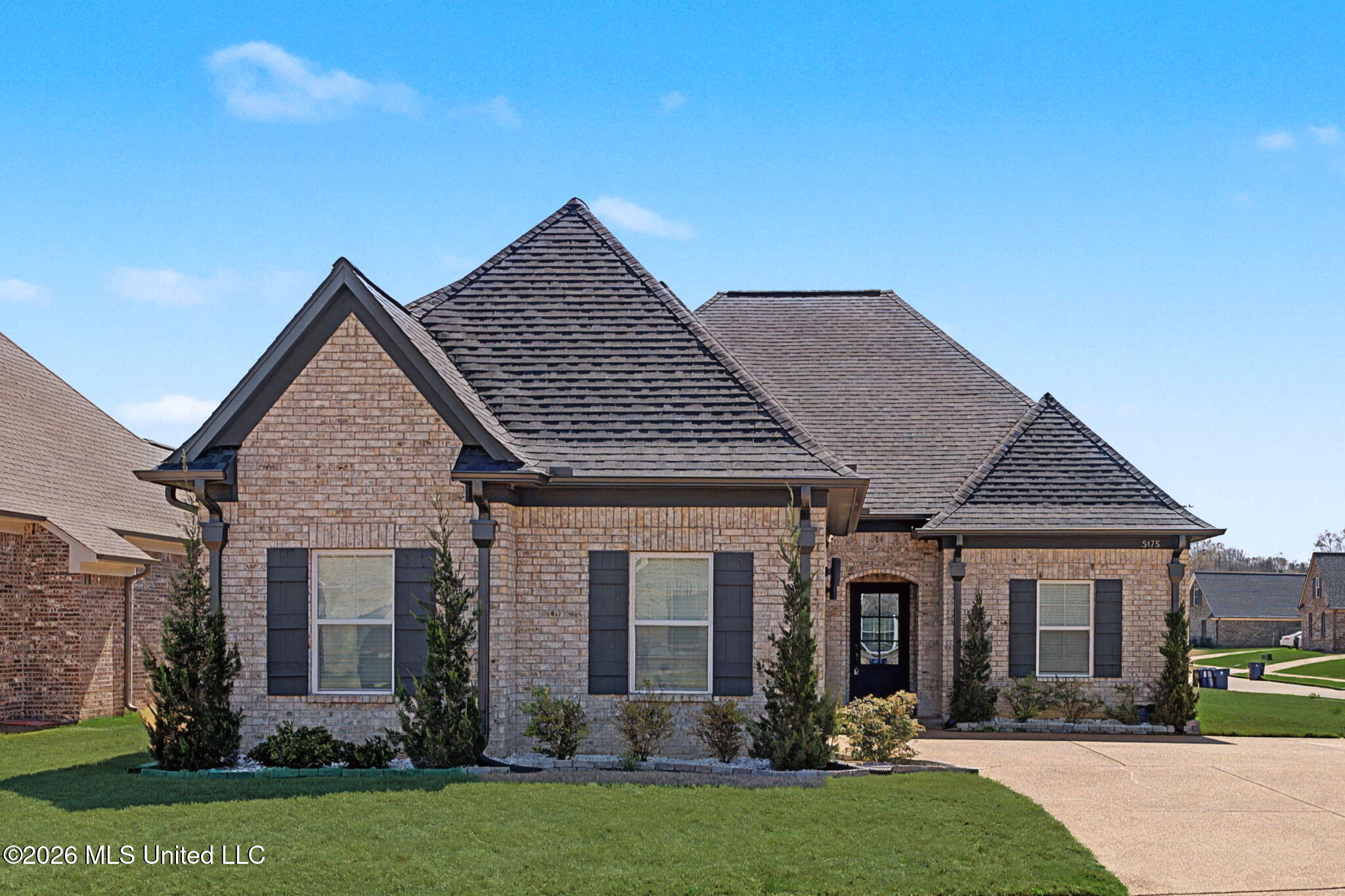 2-web-or-mls-5175 Watson Vw Dr-1