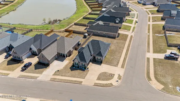 $375,000 | 5175 Watson Vw Drive, Nesbit, MS 38651