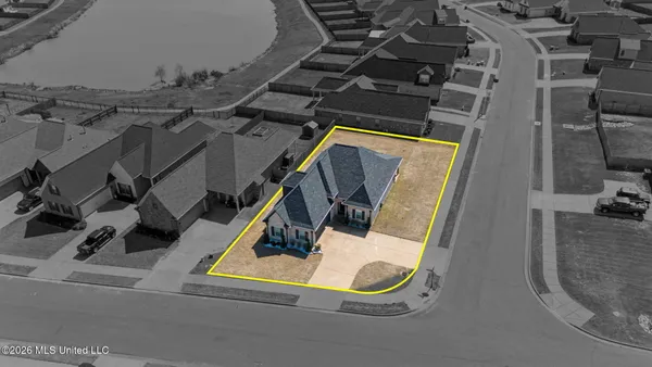 $375,000 | 5175 Watson Vw Drive, Nesbit, MS 38651