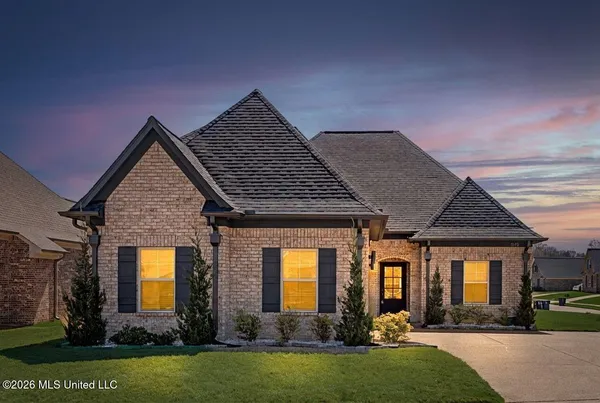 $375,000 | 5175 Watson Vw Drive, Nesbit, MS 38651