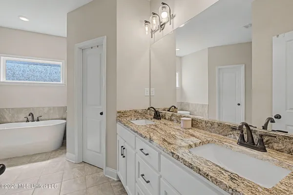 $375,000 | 5175 Watson Vw Drive, Nesbit, MS 38651