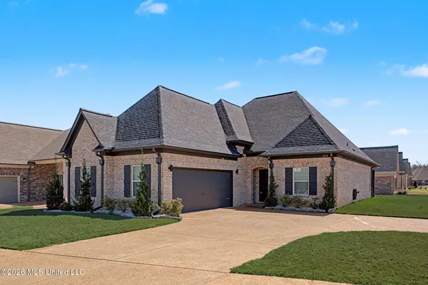 $375,000 | 5175 Watson Vw Drive, Nesbit, MS 38651