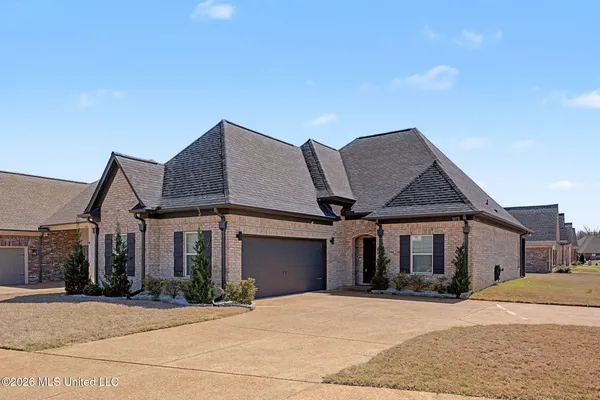 $375,000 | 5175 Watson Vw Drive, Nesbit, MS 38651