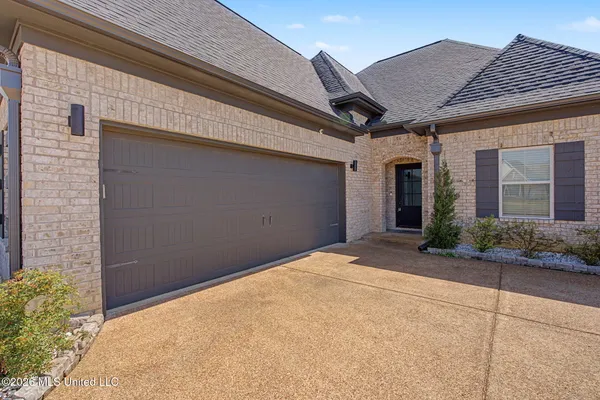 $375,000 | 5175 Watson Vw Drive, Nesbit, MS 38651