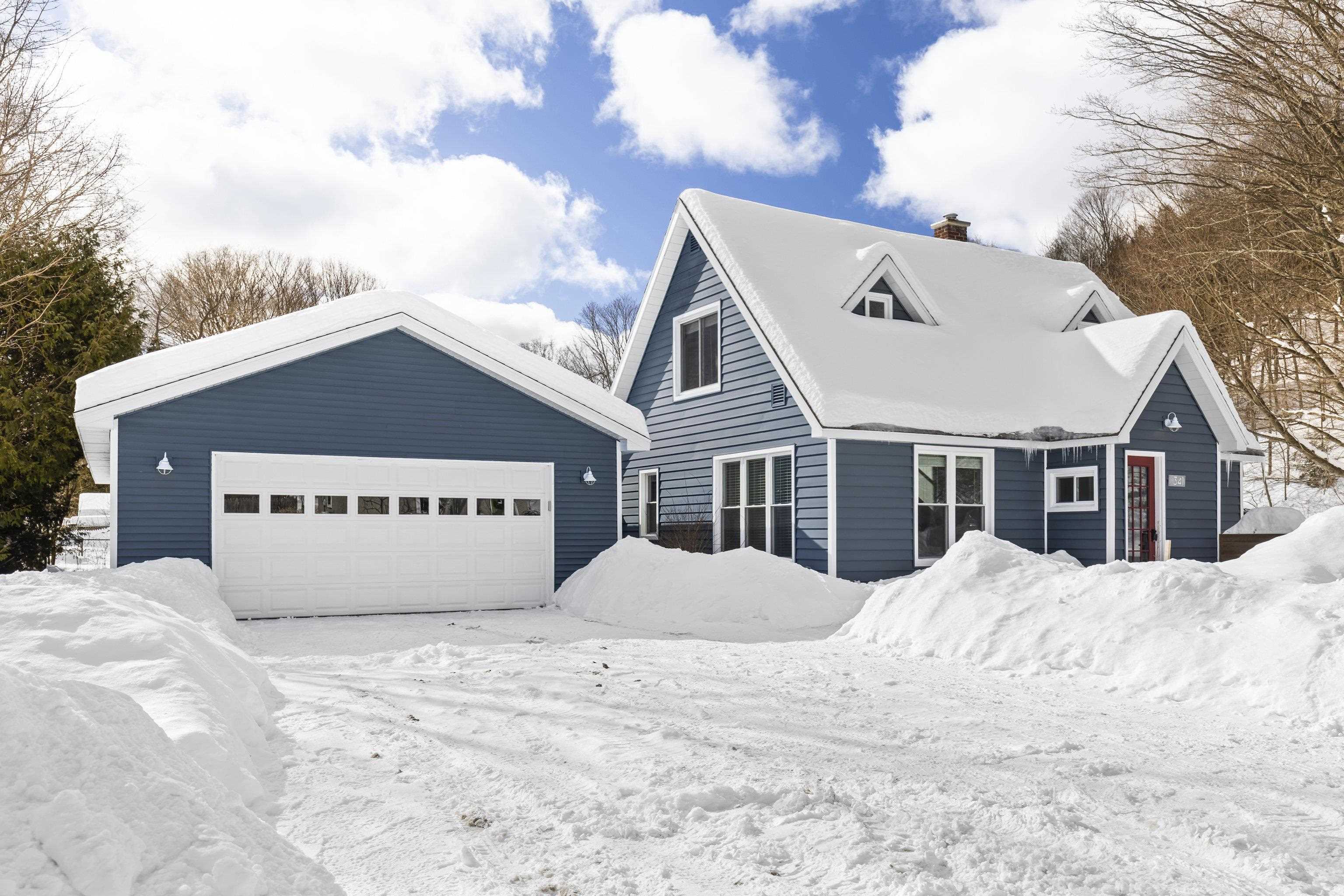341 Pearson Street Elberta, MI 49635 - Photo 2 of 40