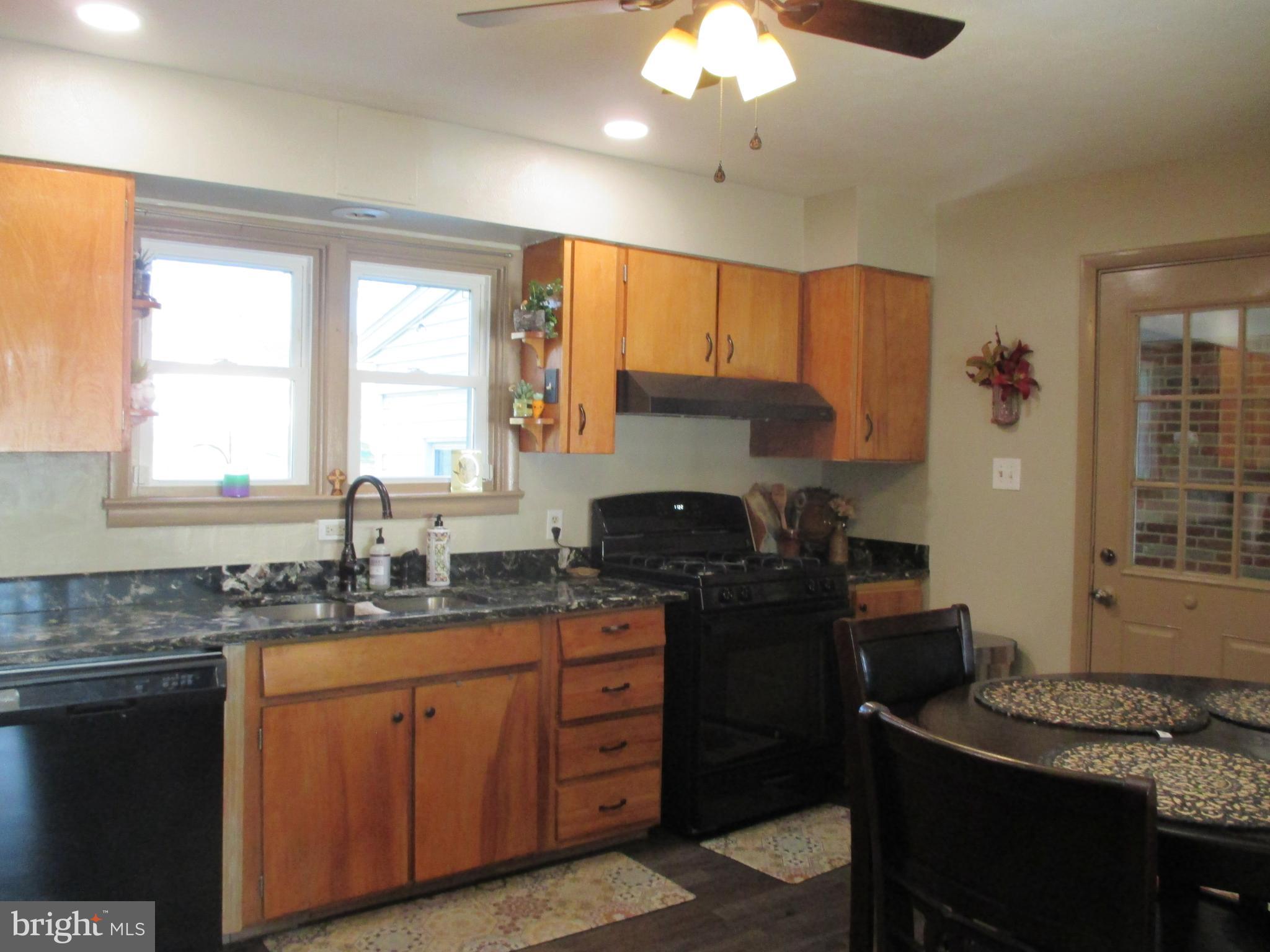 21 Gateway Road York, PA 17403 - Photo 10 of 21 Gallery Image 10