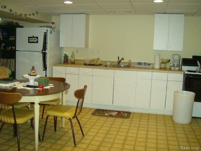 15186 Raphael Terrace Warren, MI 48088 - Photo 15 of 20 BSMT KITCHEN