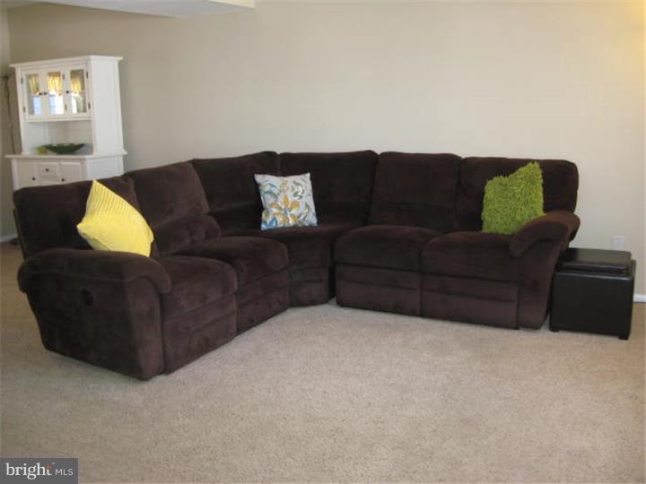 34 School Road Horsham, PA 19044 - Photo 2 of 15 Living Room