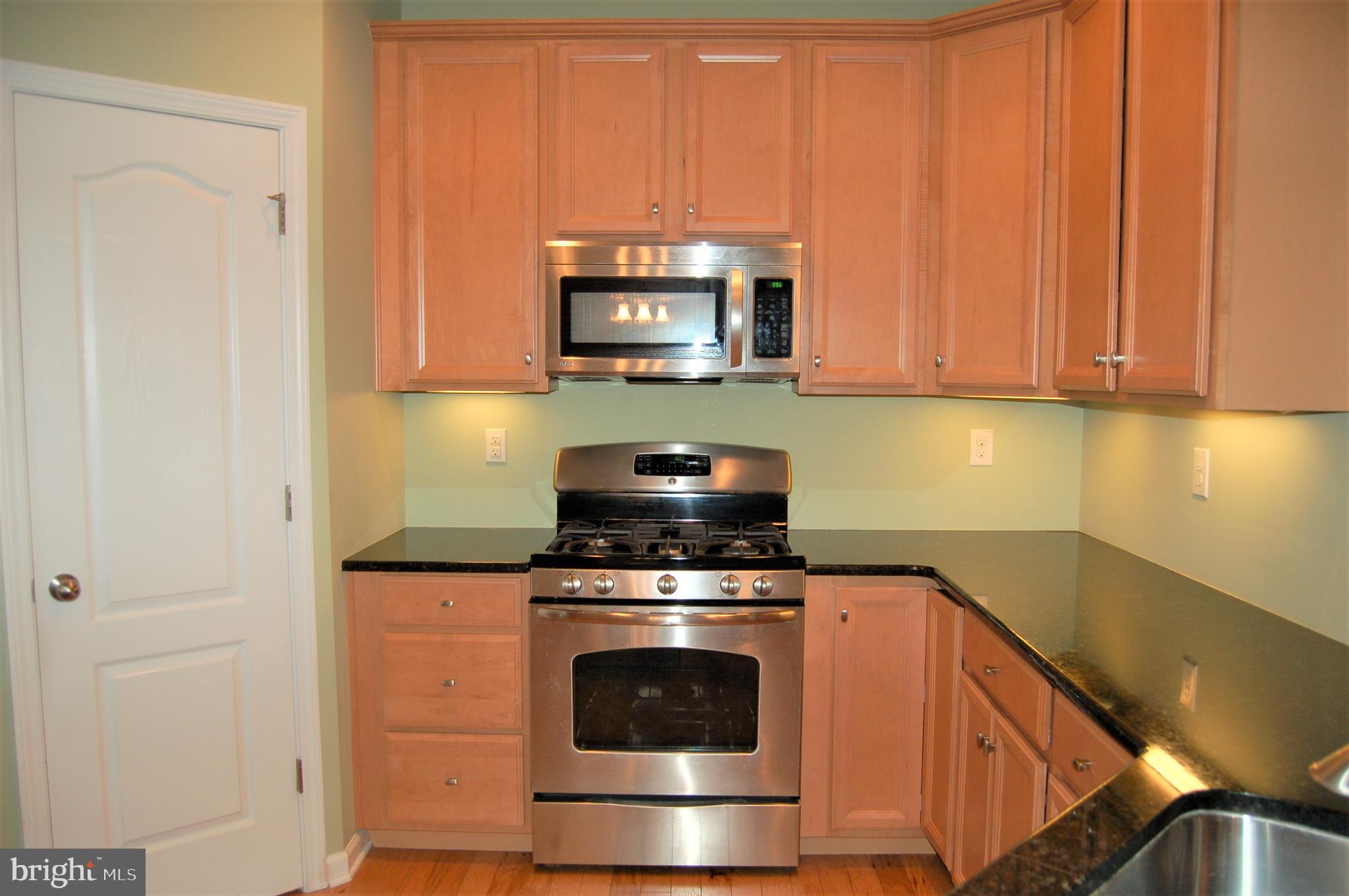 164 Davish Road Coatesville, PA 19320 - Photo 10 of 80 GE 5-burner gas range & convection oven