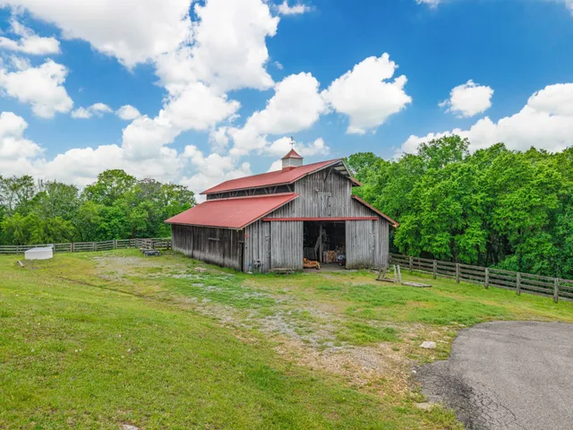 $1,275,000 | 2370 Pulaski Highway, Fayetteville, TN 37334
