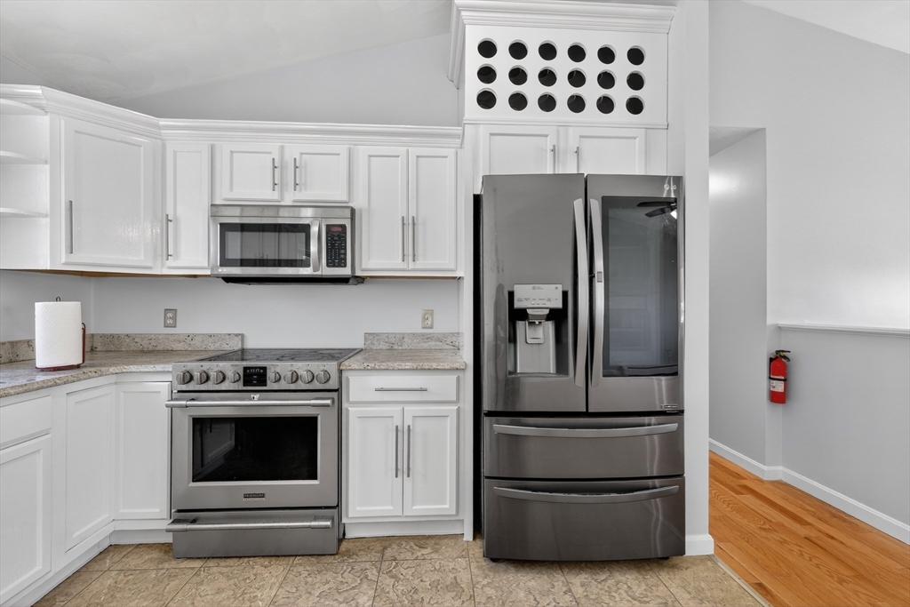 3 Oakleaf Circle Worcester, MA 01603 - Photo 5 of 32