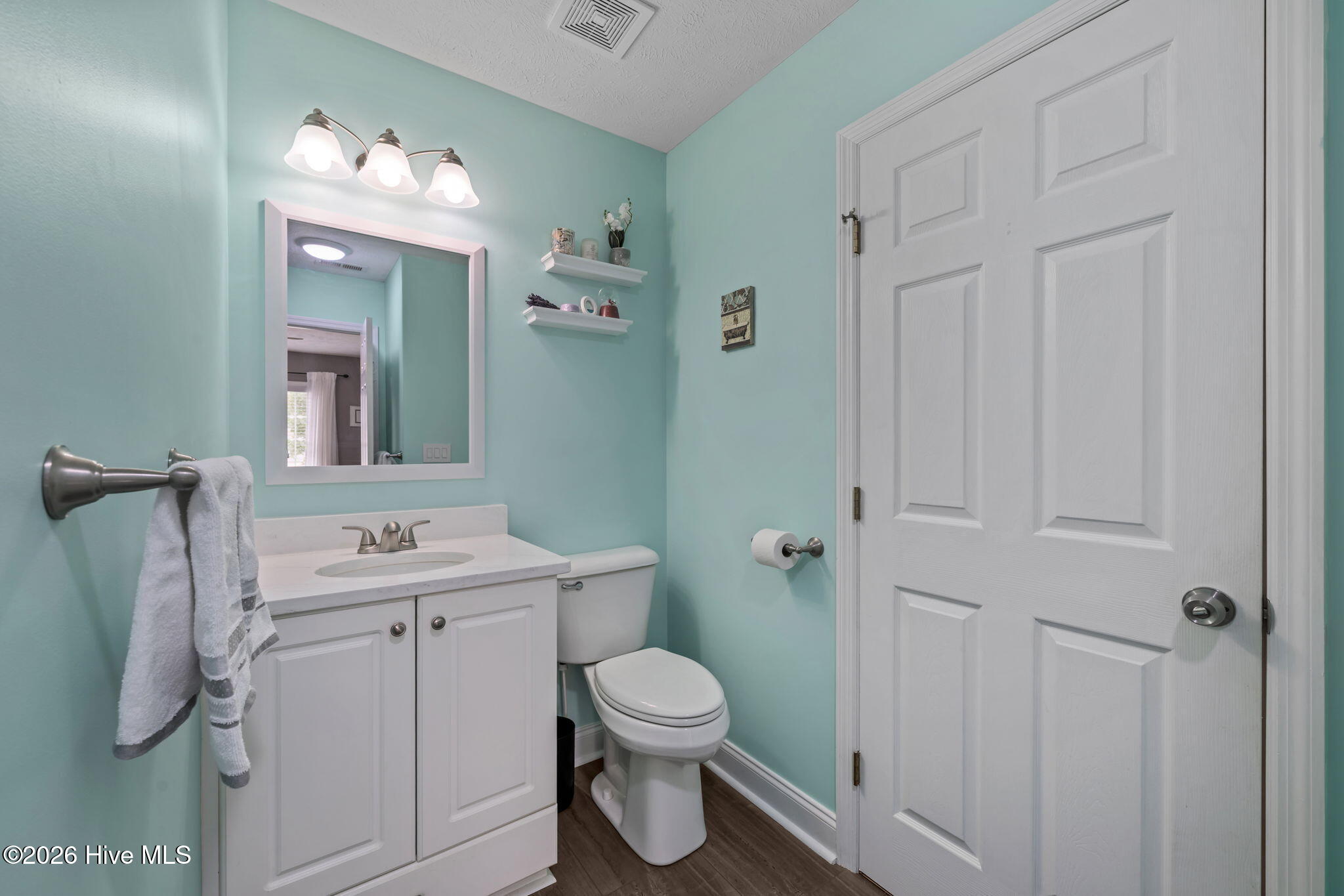 412 Neuchatel Road New Bern, NC 28562 - Photo 24 of 43 Guest Bath