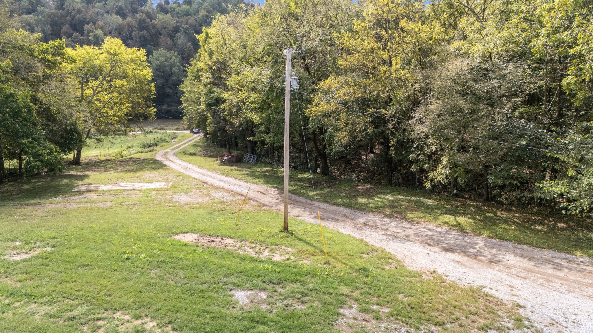 692 Anderson Road Shelbyville, TN 37160 - Photo 26 of 49 a view of a indoor basketball court