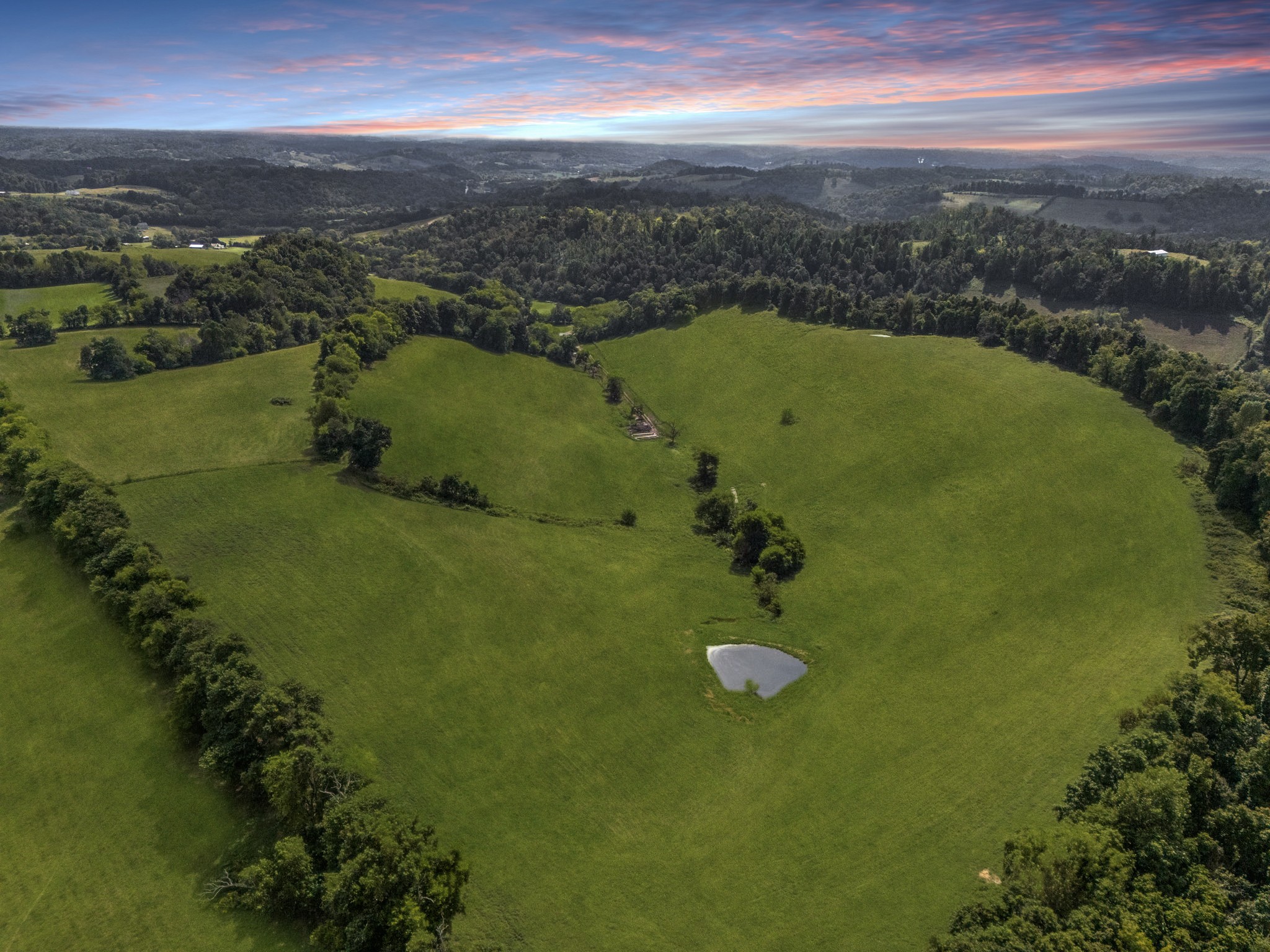 692 Anderson Road Shelbyville, TN 37160 - Photo 7 of 49 a view of a city