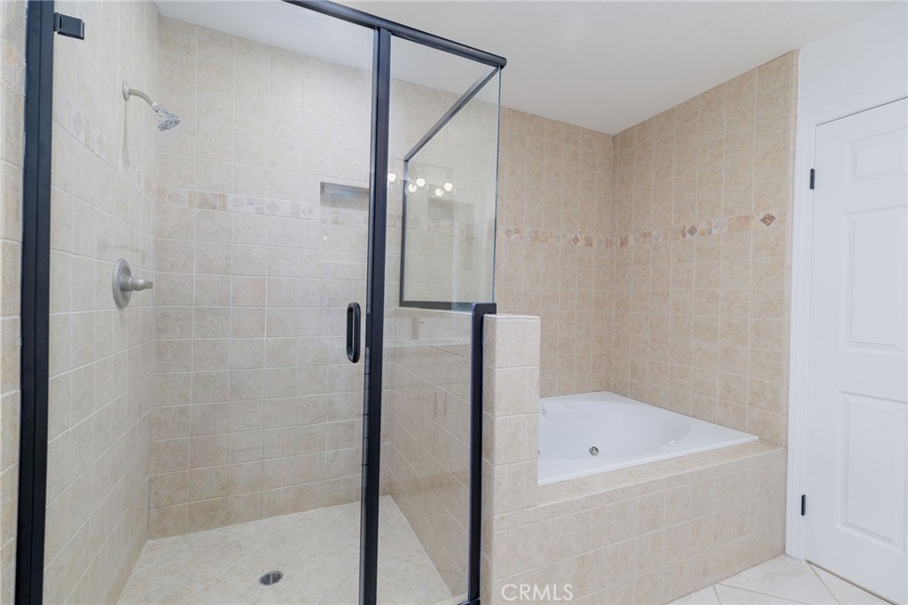 51621 Riza Avenue Cabazon, CA 92230 - Photo 20 of 32 a bathroom with a bathtub