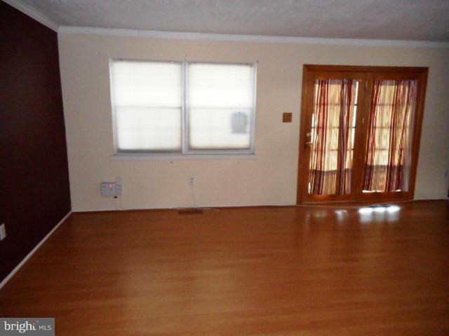 5643 Selford Road Baltimore, MD 21227 - Photo 4 of 18 Family Room