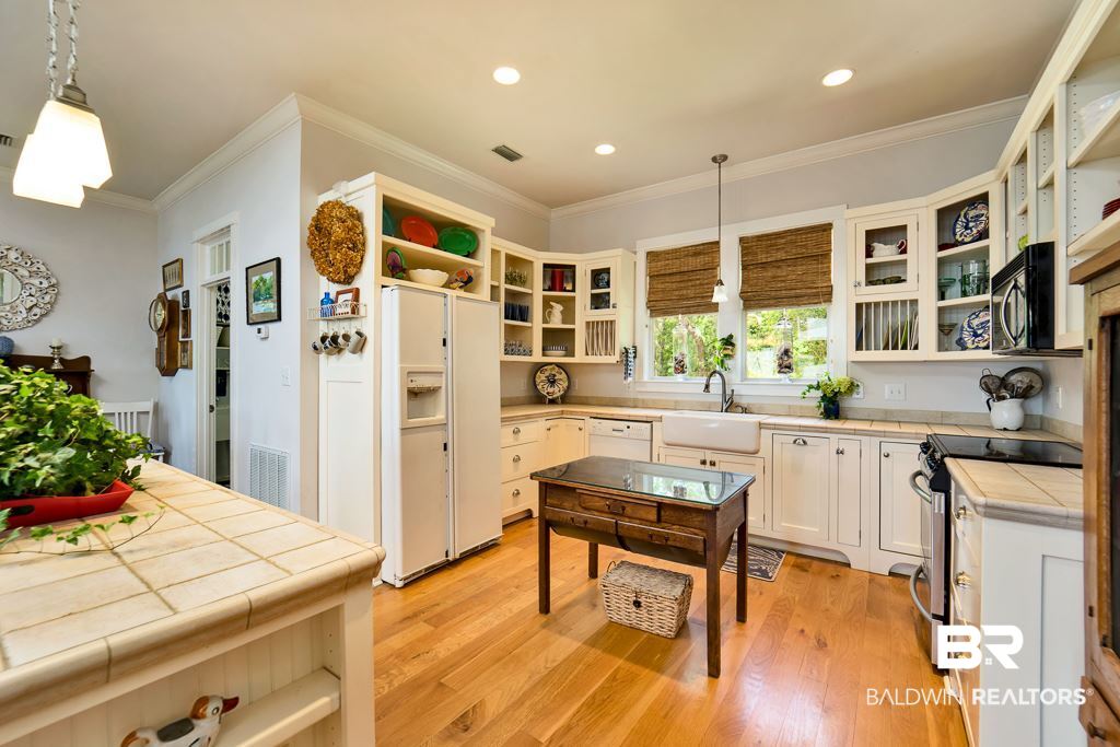 10901 Weeks Bay Road Foley, AL 36535 - Photo 16 of 50 Kitchen